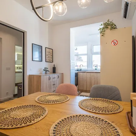 Apartment Bright - 2 Bedroom Sofia
