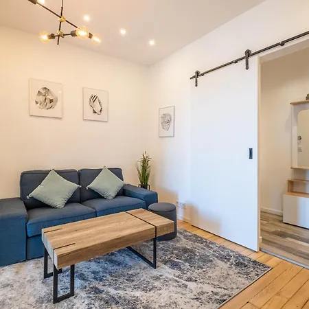 Bright - 2 Bedroom