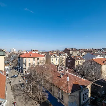 Bright - 2 Bedroom Apartment *