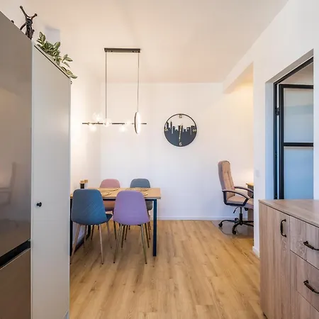 Bright - 2 Bedroom Daire